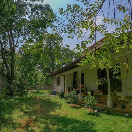 The Sigiriya White House Apartment Екстериор снимка